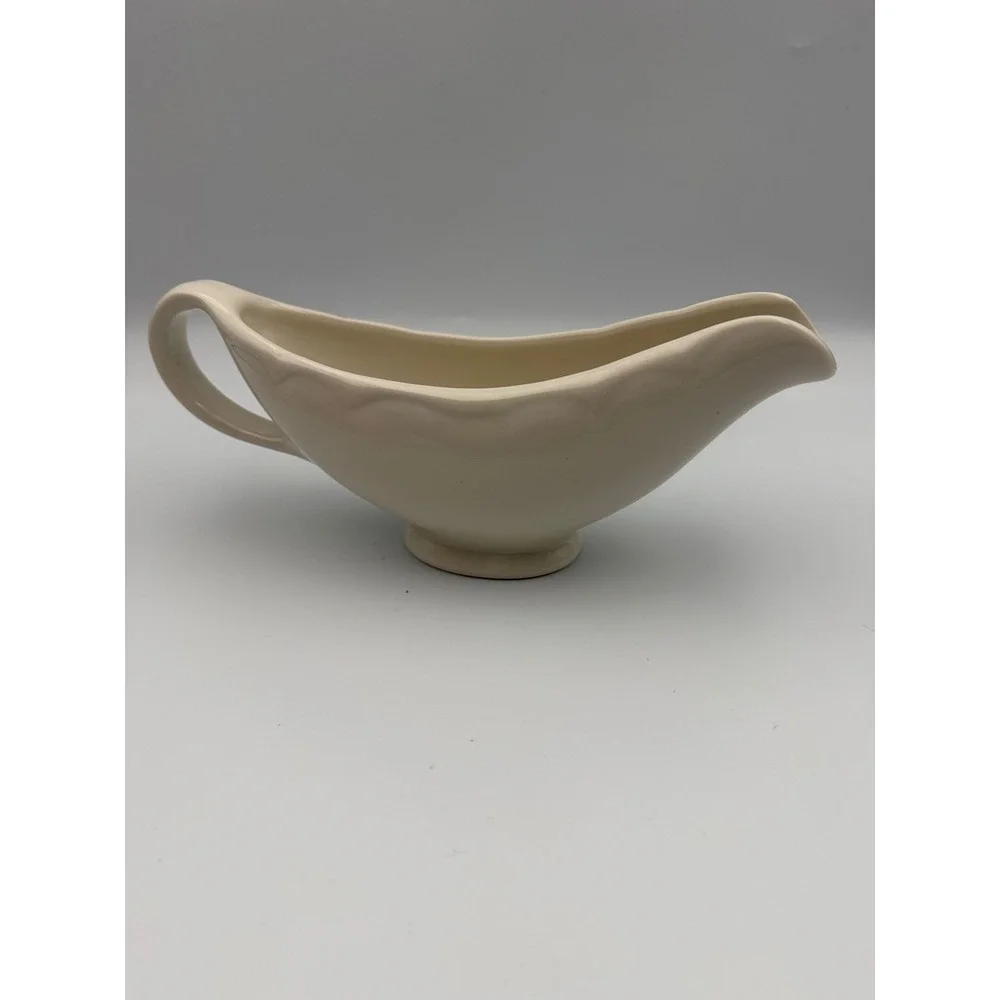 Vintage HLC USA Homer Laughlin Ivory Ceramic Gravy Boat Scalloped Rim Pedestal
